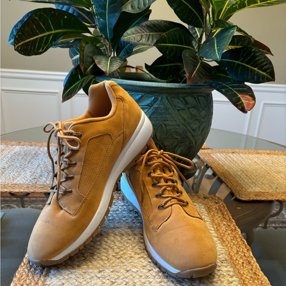 Like new! Men’s Lugz Express Sneakers Size 13